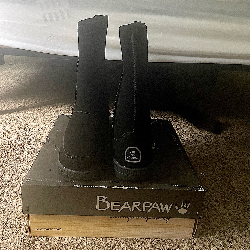 Black bear paw winter boots